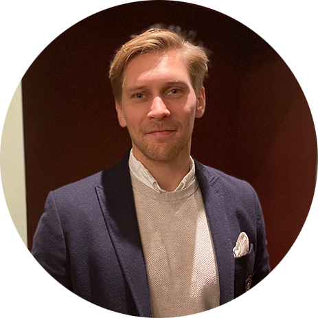 Bild på man som representerar projektägare för MIAB Learning för att certifiera lokalvårdare.